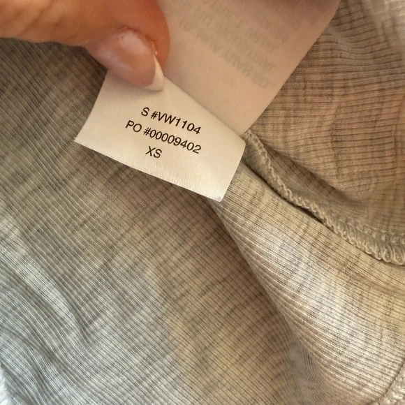 Women’s Long Sleeve Pose Scoop Tee - Picture 4 of 4